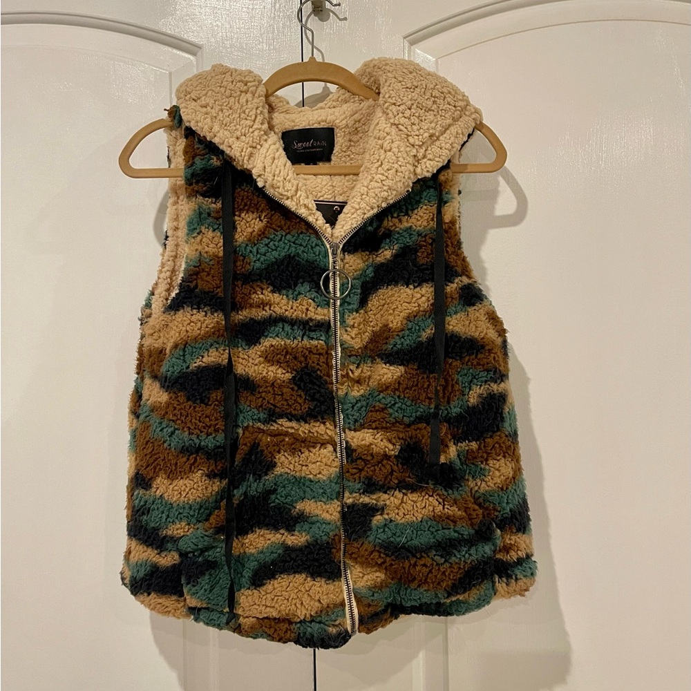 NEW! Camo fleece vest - 🔥🔥warm and cozy NWT🔥🔥
